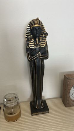 Statue Egyptian