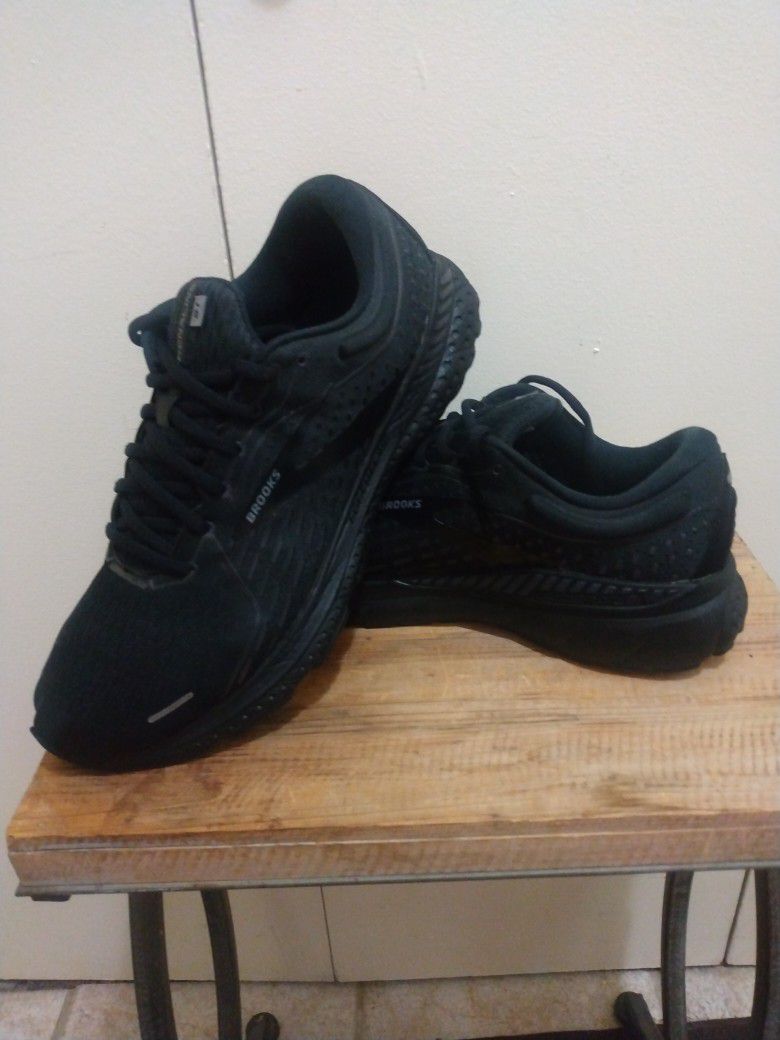 Very Nice Men's Brooks Adrenaline GTS 21 Shoes Size (10) Located In Reedley! Hablo Espanol!