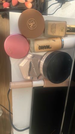 Women’s High End Makeup Bundle