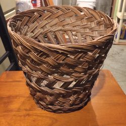 Basket (for plants or waste basket)