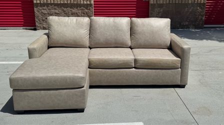 FREE DELIVERY! Living Spaces Mathers Faux Leather Sofa with reversible chaise (mocha)