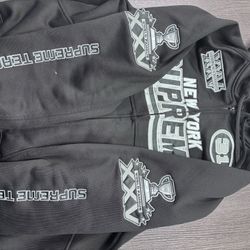 Supreme Zip up
