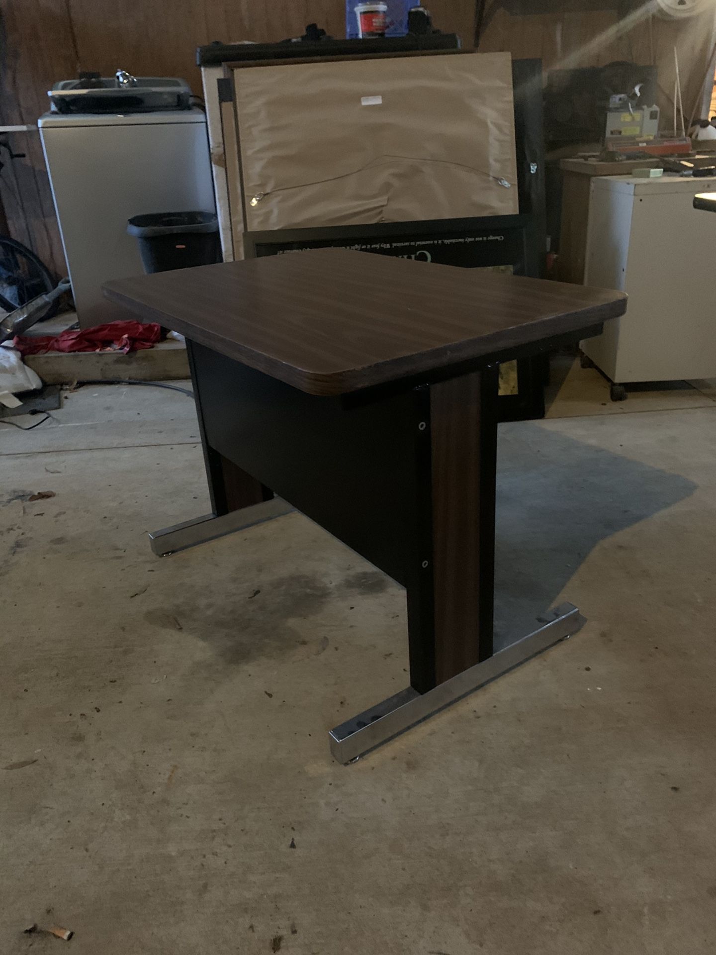 Office Desk $30 Will Deliver If In The Sherwood/Jacksonville/Cabot Area