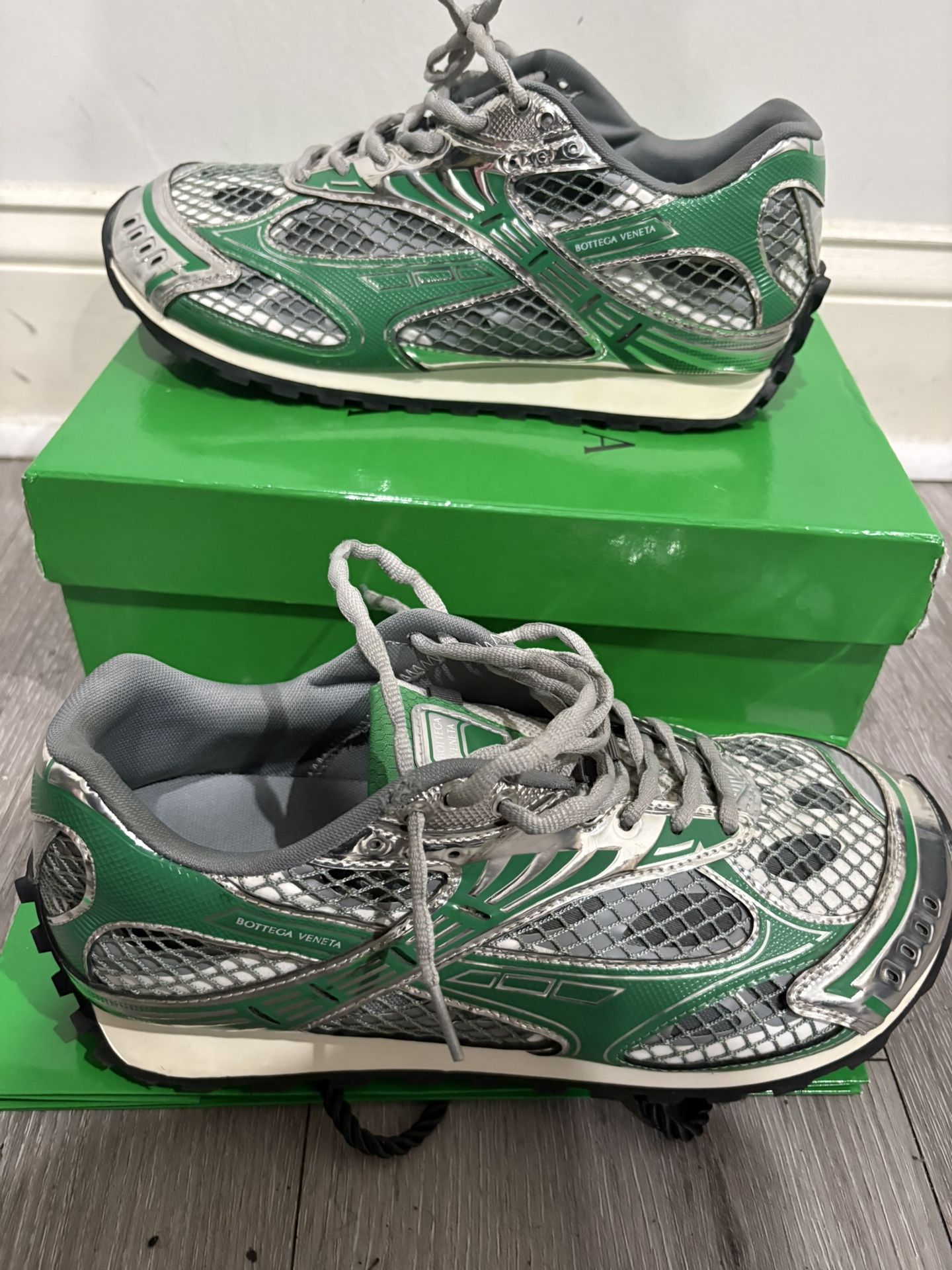 Bottega Orbit size 42