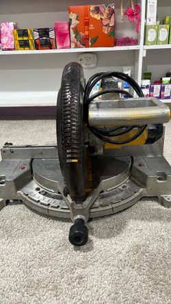DEWALT 10-Inch Compound Miter Saw – Good Working Condition