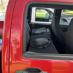 2 12s Kicker Bass Box And Amplifier Included 