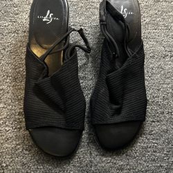 Womens Lifestyle Sandal Size 7.5