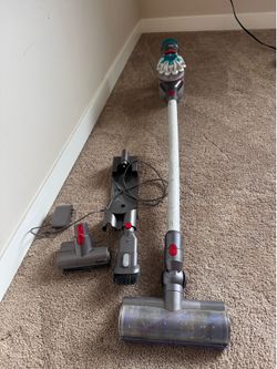 Dyson V8 vacuum . The battery need to replace