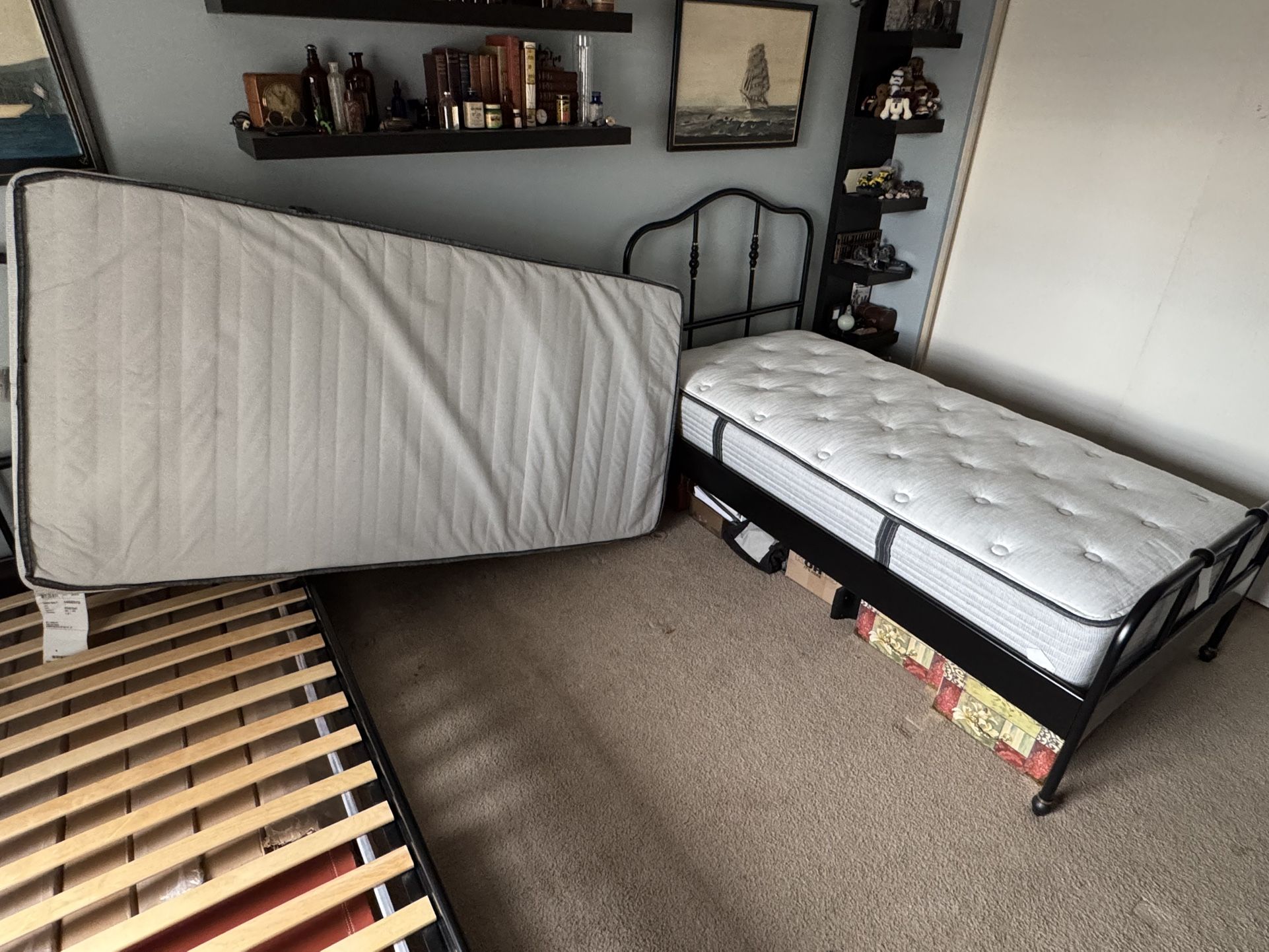 Matching set Beautyrest twin mattresses soft plush like new & Serta pads pair, beds also available