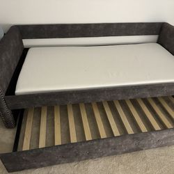 Never Used Twin Day Bed/trundle 