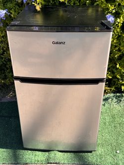 Galanz 3.1 Cu Ft Mini-Refrigerator Energy Star Certified With Greezer Atop