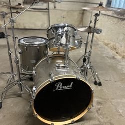 Pearl Export 4-piece Drum Kit with Hi-Hat, 3 Cymbals, and Bonus Two Tom Shells