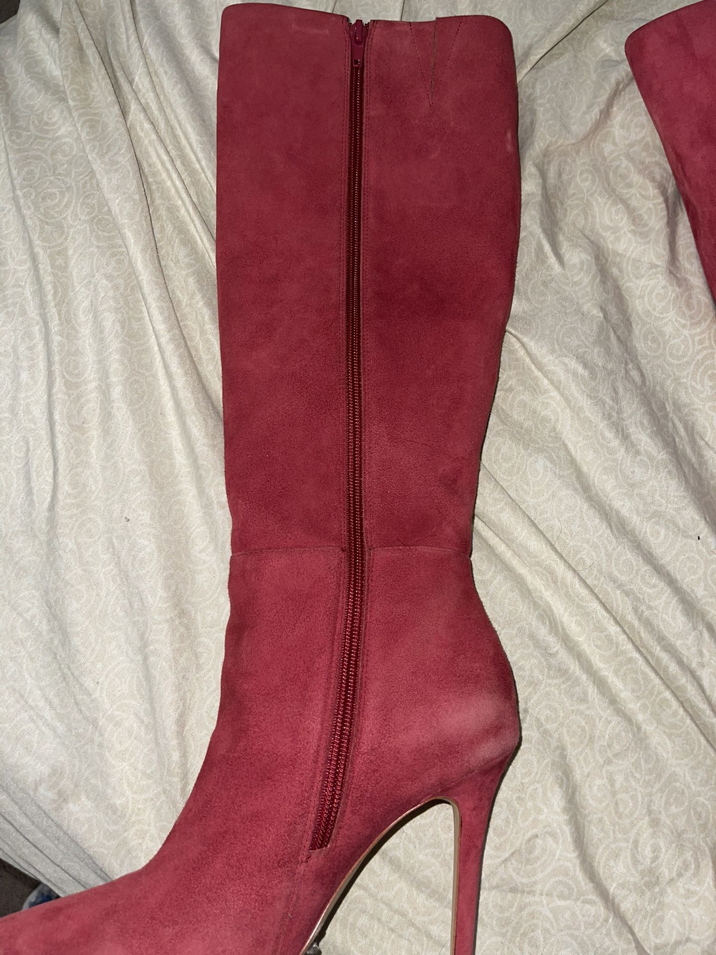 high-heeled boots