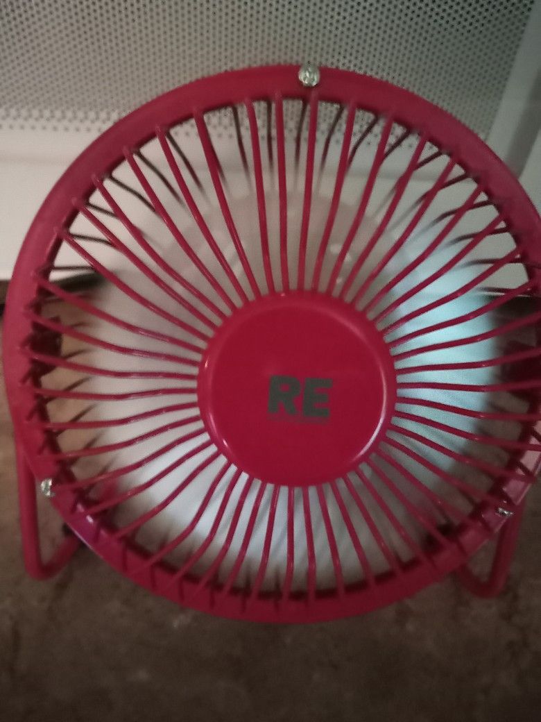 LIKE NEW PINK ELECTRIC FAN