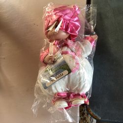 Precious moments Mrs Potts vinyl dolls
