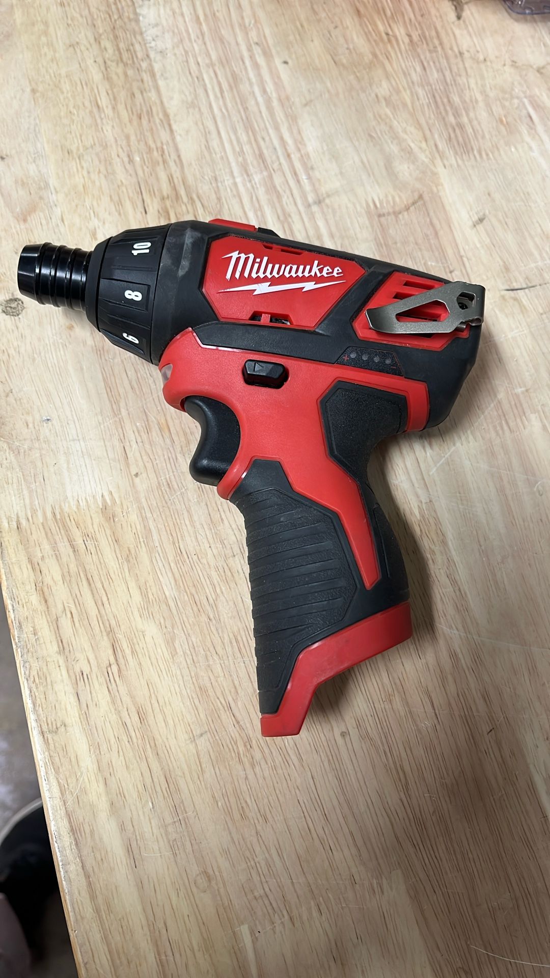 Milwaukee M12 12V Lithium-Ion Cordless 1/4 in. Hex Screwdriver (Tool-Only)