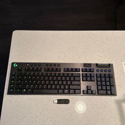 G915 logitech wirless keyboard (clicky) 