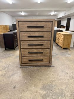 Nice Tall 5 Drawer Dresser Chest with Mirror @ Jewelry Top