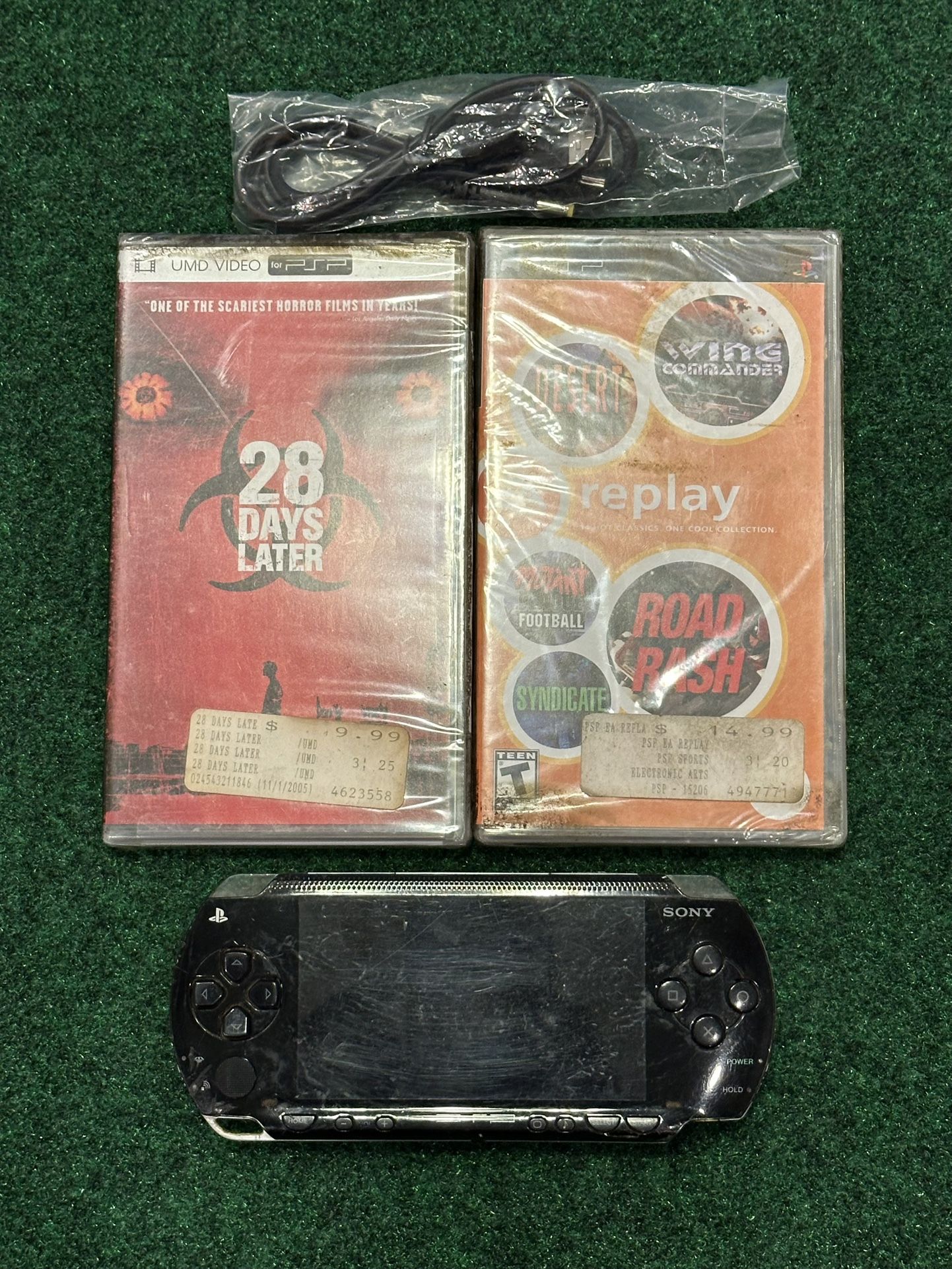 SONY PSP-1001 PLAYSTATION PORTABLE Handheld Console +1 Game + 1 Movie(POST NINTENDO ERA)