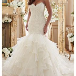 BRAND NEW MORILEE PLUS SIZE (22) WEDDING DRESS