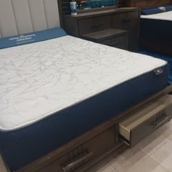 *Weekend Special*---Carolina Trendy Storage Platform King Bedroom Sets---Limited Inventory!!!---Delivery And Financing Available🙌