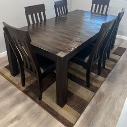 Wood Dining Room Table & Chairs 