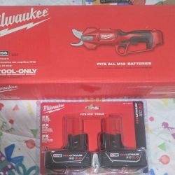 New Milwaukee M12 Pruning Shears Brushless with 2 Batteries