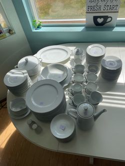 104 Piece Elegant Lace China Set