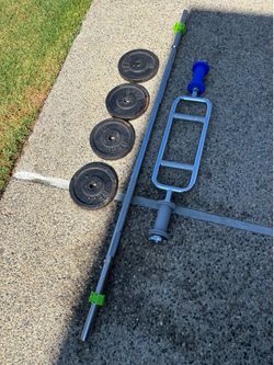 1” hole 5ft bar and triceps bar with 4x10 lb weights 2” sleeve adapters to convert into 2” for Olympic weights