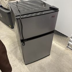Artic king mini fridge