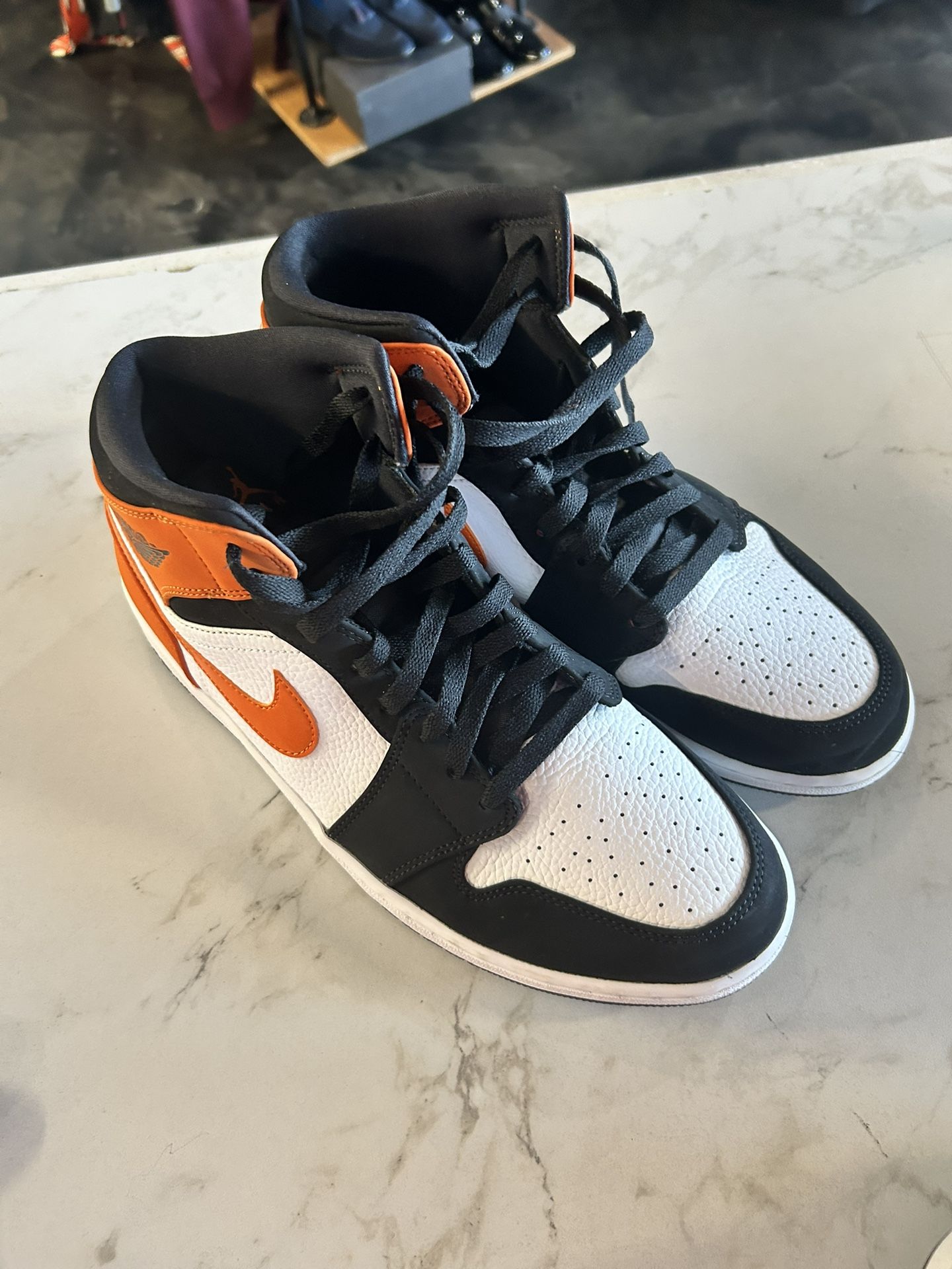 Jordan 1 Mid