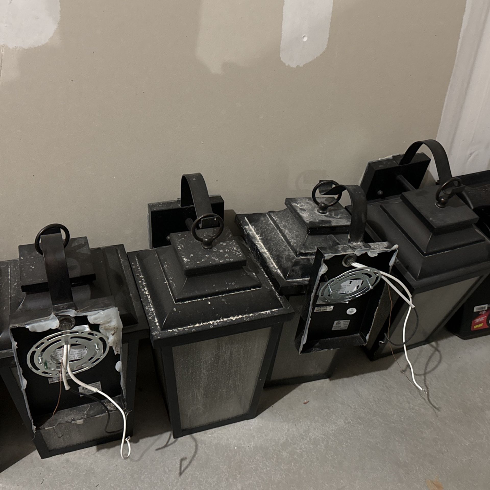 Outdoor Light Fixtures