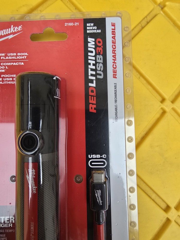 milwaukee 2160-21 flashlight USB Rechargable 800-Lumen Compact Tool Nut The Milwaukee RedLithium USB Battery can be recharged in the flashlight via Micro USB or swapped out with additional RedLithium USB Batteries for virtually no downtime. Milwaukee 2160-21 USB Rechargeable Flashlight,