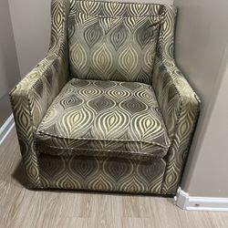 Oversized Swivel Chair 