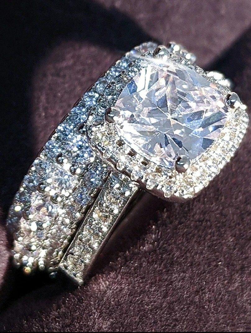 Wedding ring/ engagement ring