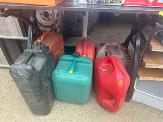 Lot of 6 Plastic Gas Cans