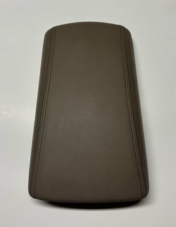 2019 Hyundai Tucson Armrest / Center Console Lid Brown / Tan