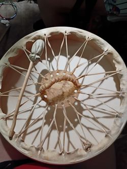 AWESOME OLD VINTAGE NATIVE AMERICAN RAWHIDE HAND DRUM