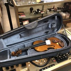 Yamaha 3/4 Size Violin ( Missing One String )