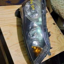 2007 Honda Accord Headlight ( Right)  **FREE**