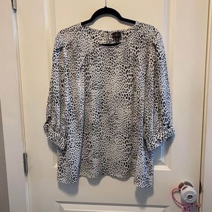 New no tags Worthington Women’s Blouse Cheetah Print Round Neck size X-Large Must pick up