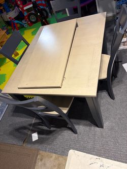 Kitchen table, 4 chairs & Leaf