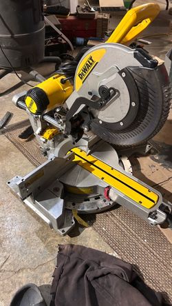 DWS 780 DEWALT double bevel Sliding Compound Miter Saw