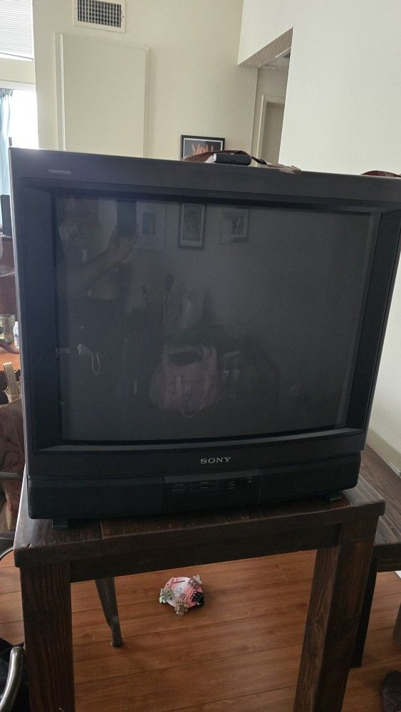 Not Turning On! FREE Sony CRT