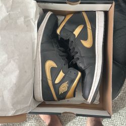Air Jordan 1 Mid