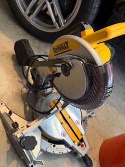 DeWalt DWS713 10" Compound Miter Saw