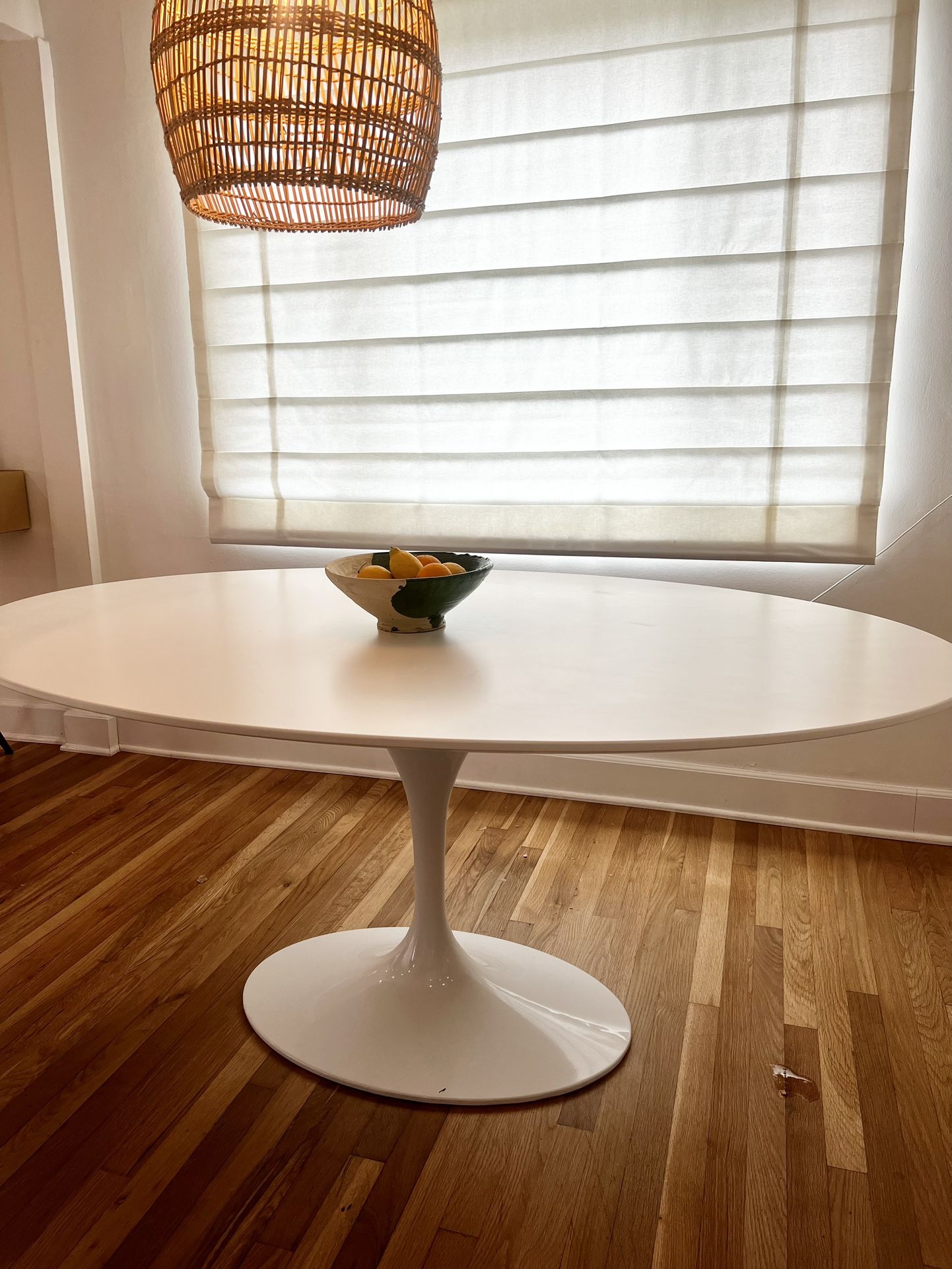 Rove Concepts White Lacquer Tulip Pedestal MCM Dining Table Saarinen Style