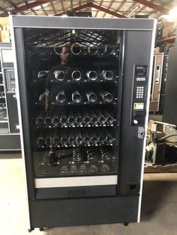 Vending snack machine