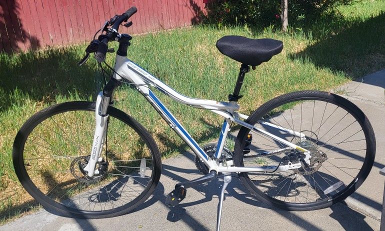 New Women's Bike & Helmet