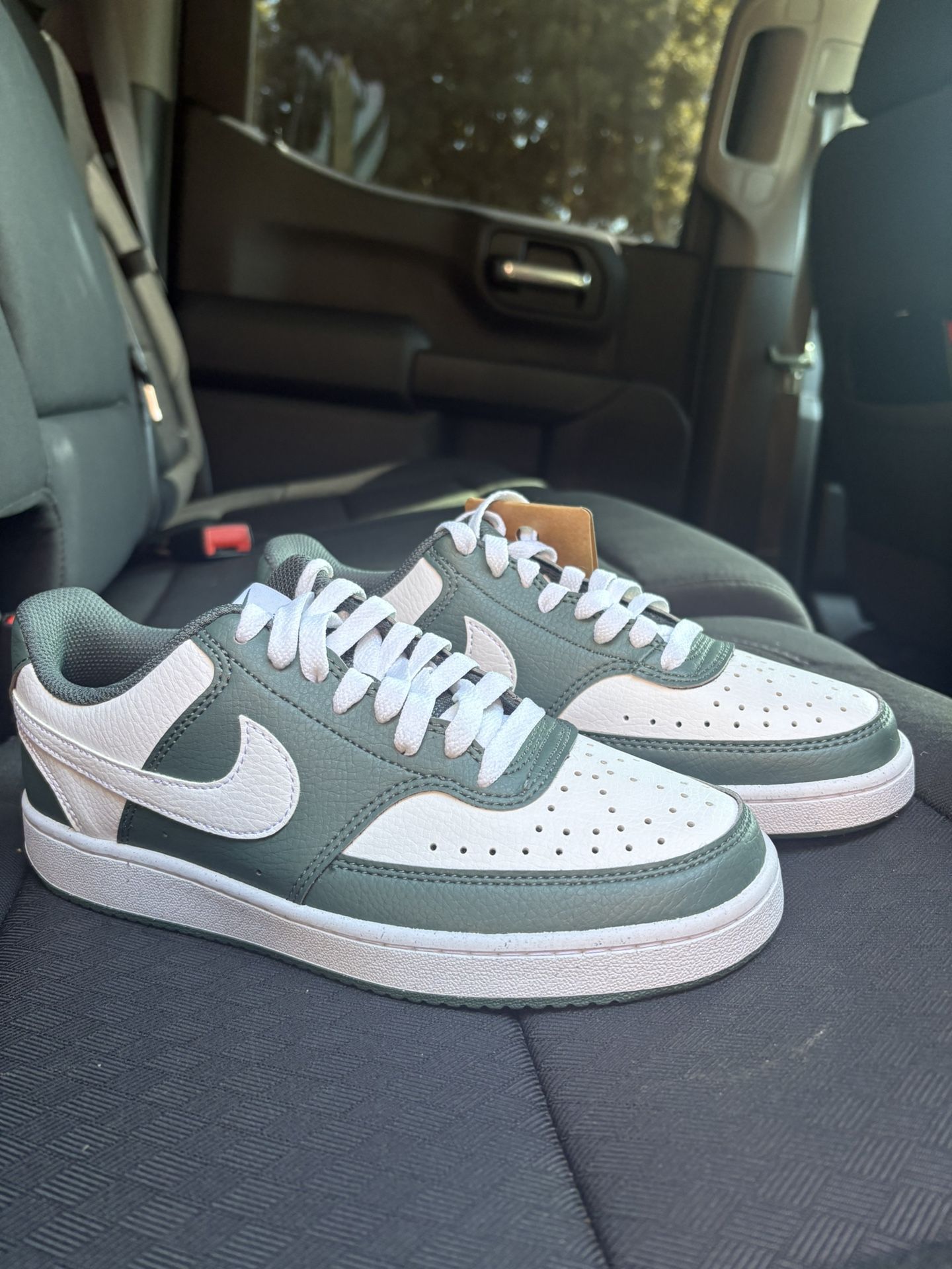 White And Green Court Visions Size 7